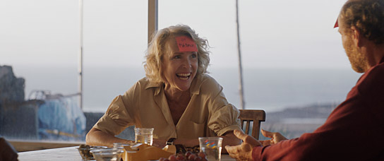 Juliane Köhler, Niels Bormann (v.l.n.r.) in "Sonnenplätze" (2024)