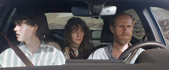 Jeremias Meyer, Julia Windischbauer, Niels Bormann (v.l.n.r.) in "Sonnenplätze" (2024)