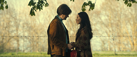 Sam Riley, Elisa Badenes (v.l.n.r.) in "Cranko" (2024)