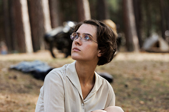 Liv Lisa Fries in "In Liebe, Eure Hilde" (2024)