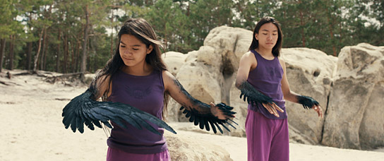 Samibah Straits, Tamino Beba (v.l.n.r.) in "Woodwalkers" (2024)