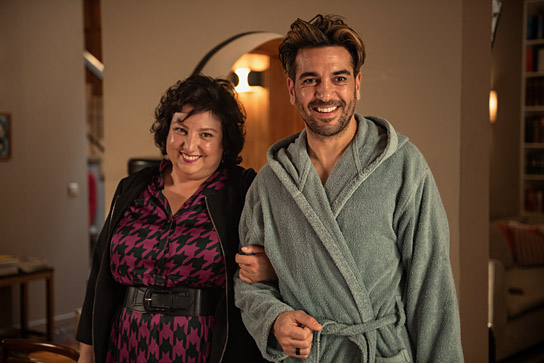 Meltem Kaptan, Elyas M‘Barek (v.l.n.r.) in "Alter weißer Mann" (2024)
