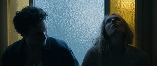 Samuel Schneider, Lilith Stangenberg (v.l.n.r.) in "Haltlos" (2024)