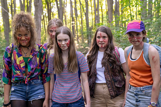 Sarah-Maxine Racicot, Sarah Abbott, Summer H. Howell, Ariadne Deibert, Lyla Elliot (v.l.n.r.) in "Spirit in the Blood" (2024)