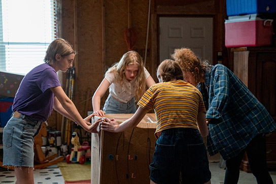 Lyla Elliot, Sarah Abbott, Summer H. Howell, Sarah-Maxine Racicot (v.l.n.r.) in "Spirit in the Blood" (2024)