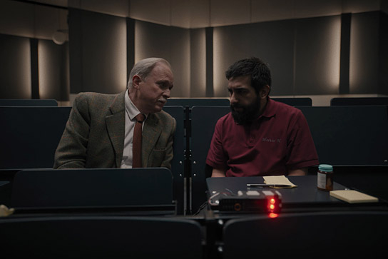 Ulrich Tukur, Zejhun Demirov (v.l.n.r.) in "Martin liest den Koran" (2023)