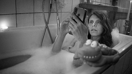 Margarita Breitkreiz in "Die Einsamkeit der Großstädter*innen" (2024)
