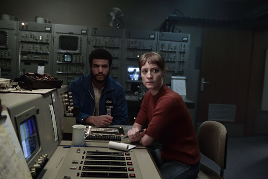 Marcus Rutherford, Leonie Benesch (v.l.n.r.) in "September 5" (2024)