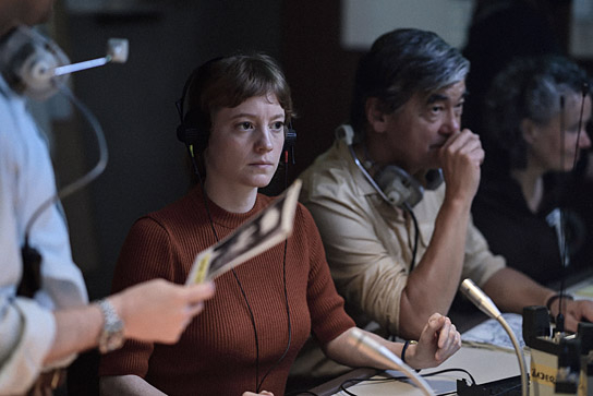 Leonie Benesch (links) in "September 5" (2024)