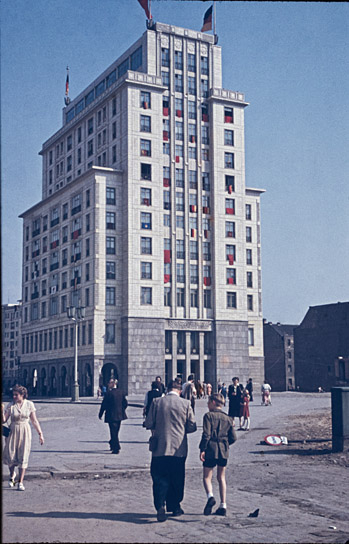 "Die Allee" (2024)