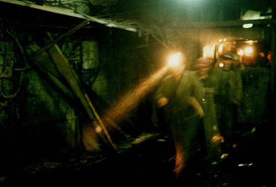 Schacht im ehemaligen sowjetischen Arbeitslager Workuta in "Jahre der Kälte" (1994)