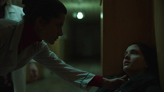 Dana Ciobanu (links) in "Die Vertriebenen" (2024)