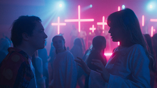 Michelangelo Fortuzzi, Flora Li Thiemann (vorne v.l.n.r.) in "Gotteskinder" (2023)
