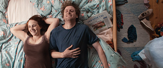 Christina Baumer, Ben Plunkett-Reynolds (v.l.n.r.) in "Hundslinger Hochzeit" (2024)