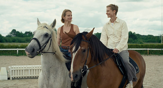 Marta Nieradkiewicz, Magdalena Cielecka (v.l.n.r.) in "Anxiety" (2023)