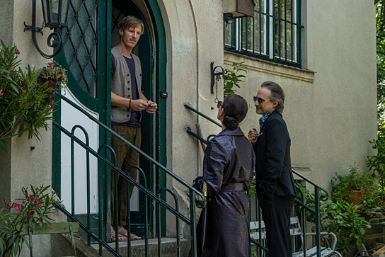 Golo Euler, Melika Foroutan, Michael Ostrowski (v.l.n.r.) in "Ein Mädchen namens Willow" (2025)