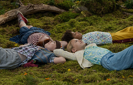 Anna von Seld, Ava Petsch, Mary Tölle, Cora Trube (im Uhrzeigersinn - beginnend vorne links) in "Ein Mädchen namens Willow" (2025)