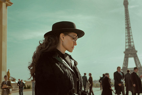 Angelina Jolie (vorne) in "Maria" (2024)