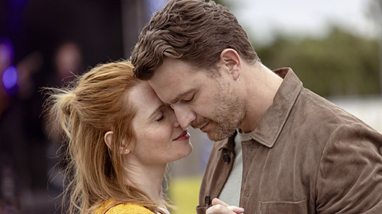 Karoline Herfurth, Friedrich Mücke (v.l.n.r.) in "Wunderschöner" (2025)