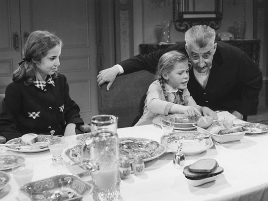 Michaela May, Eva Maria Singhammer, Rudolf Vogel (v.l.n.r.) in "Heidi" (1965)