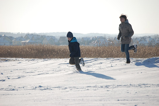 Leon Seidel, Nina Monka (v.l.n.r.) in "Wintertochter" (2011)