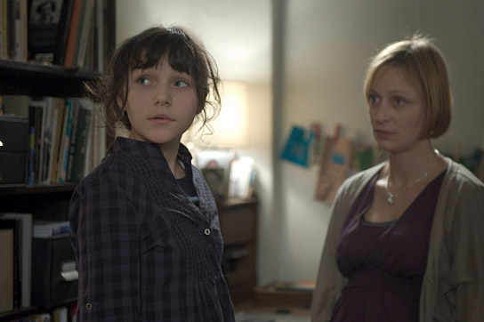 Nina Monka, Katharina Marie Schubert (v.l.n.r.) in "Wintertochter" (2011)
