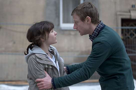 Nina Monka, Maxim Mehmet (v.l.n.r.) in "Wintertochter" (2011)