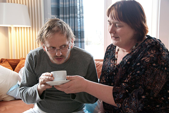 Milan Peschel, Petra Anwar (v.l.n.r.) in "Halt auf freier Strecke" (2011)