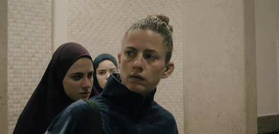 Andria Tayeh, Nagham Abu Baker, Florentina Holzinger (v.l.n.r.) in "Mond" (2024)
