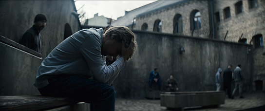 Constantin von Jascheroff (vorne) in "Haps - Crime Doesn't Pay" (2025)