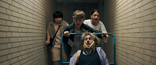 Max Zheng, Noèl Gabriel Kipp, Cedric Eich, Maïmouna Rudolph-Mbacké (v.l.n.r.) in "Der Prank - April, April!" (2025)