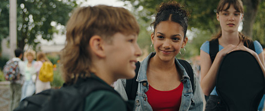 Noèl Gabriel Kipp (vorne links), Maïmouna Rudolph–Mbacké (2.v.r.) in "Der Prank - April, April!" (2025)