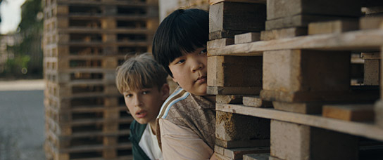 Noèl Gabriel Kipp, Max Zheng (v.l.n.r.) in "Der Prank - April, April!" (2025)