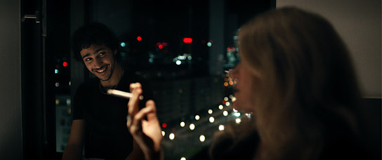Habib Adda, Barbara Sukowa (v.l.n.r.) in "Klandestin" (2024)