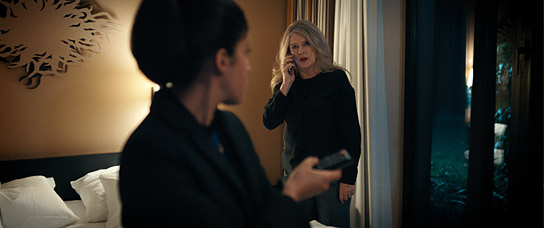 Banafshe Hourmazdi, Barbara Sukowa (v.l.n.r.) in "Klandestin" (2024)