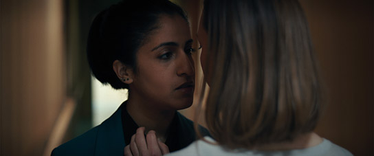 Banafshe Hourmazdi, Katharina Schüttler (v.l.n.r.) in "Klandestin" (2024)