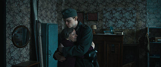 Alexander Schuster, Monika Lennartz (v.o.n.u.) in "Another German Tank Story" (2024)