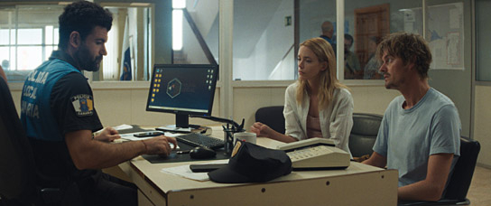 Pep Ambròs, Stacy Martin, Sam Riley (v.l.n.r.) in "Islands" (2025)