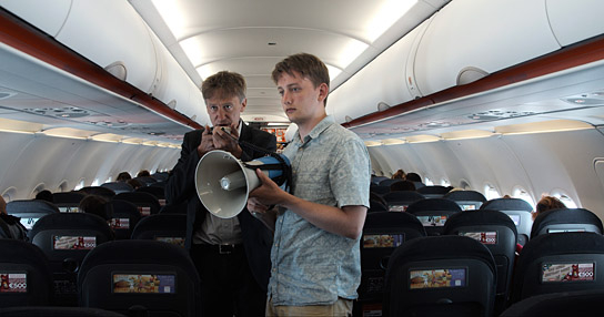 Jan Henrik Stahlberg, Tilman Vellguth (v.l.n.r.) in "Muxmäuschenstillˣ" (2024)