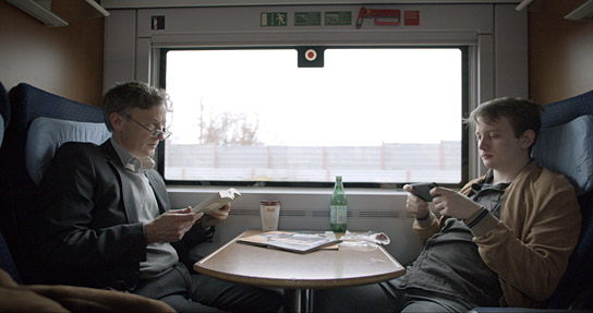 Jan Henrik Stahlberg, Tilman Vellguth (v.l.n.r.) in "Muxmäuschenstillˣ" (2024)