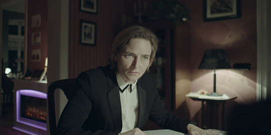 Bettina Hoppe in "Muxmäuschenstillˣ" (2024)