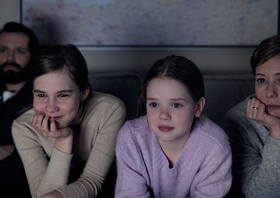 Grigoriy Dobrygin, Naomi Lamp, Miroslava Pashutina, Tschulpan Nailjewna Chamatowa (v.l.n.r.) in "Quiet Life" (2024)