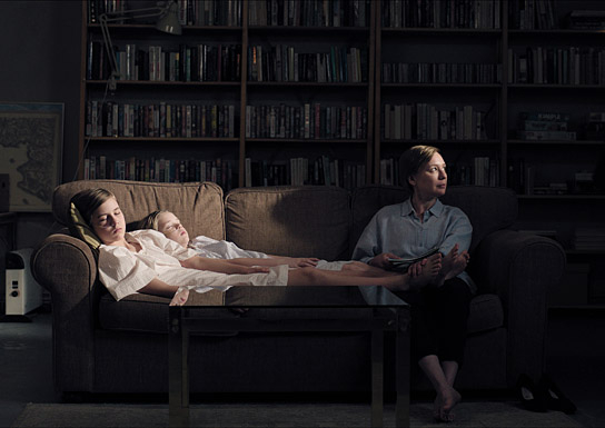 Naomi Lamp, Miroslava Pashutina, Tschulpan Nailjewna Chamatowa (v.l.n.r.) in "Quiet Life" (2024)