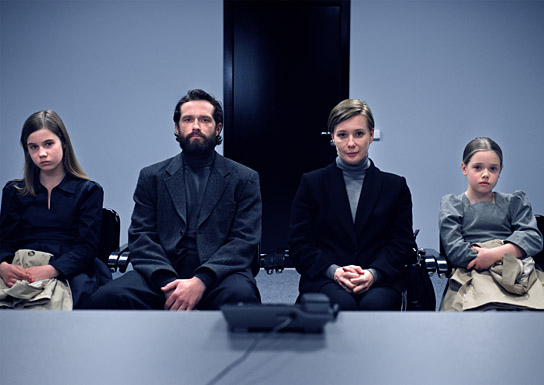 Naomi Lamp, Grigory Dobrygin, Tschulpan Nailjewna Chamatowa, Miroslava Pashutina (v.l.n.r.) in "Quiet Life" (2024)