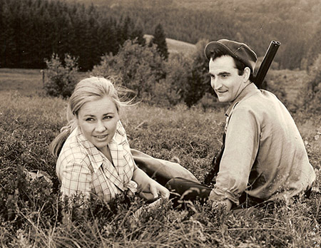 Micaëla Kreißler, Jurij Kramer (v.l.n.r.) in "Das Boot im Walde" (1971)