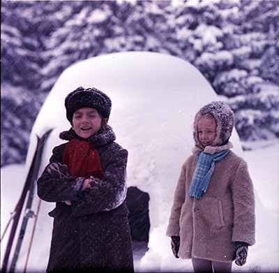 Andreas Schlarmann, Catrin Hennig (v.l.n.r.) in "Ninotschka sucht den Frühling" (1973)