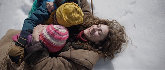 Vishka Asayesh (rechts) in "Sieben Tage" (2024)