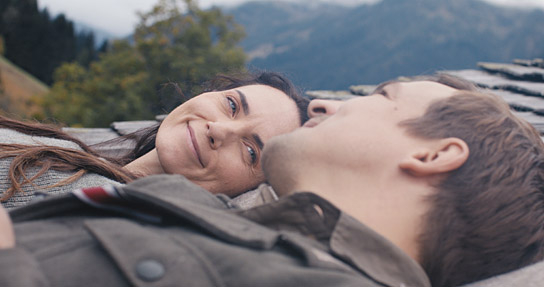 Anna Kaminski, Sebastian Fischer (v.l.n.r.) in "Der Deserteur" (2025)