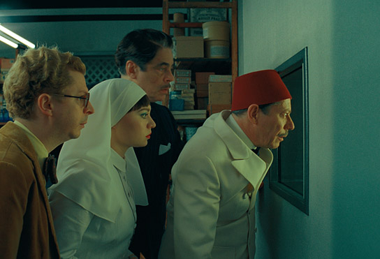 Michael Cera, Mia Threapleton, Benicio del Toro, Mathieu Amalric (v.l.n.r.) in "Der phönizische Meisterstreich" (2025)