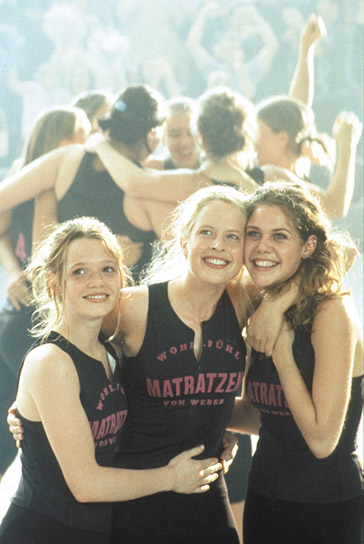 Karoline Herfurth, Diana Amft, Felicitas Woll (vorne v.l.n.r.) in "Mädchen Mädchen" (2001)